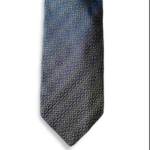 Valentino 100% Silk Blue and Gold Chevron Textured Luxury Tie Hand Made in Italy - Picture 16 of 16